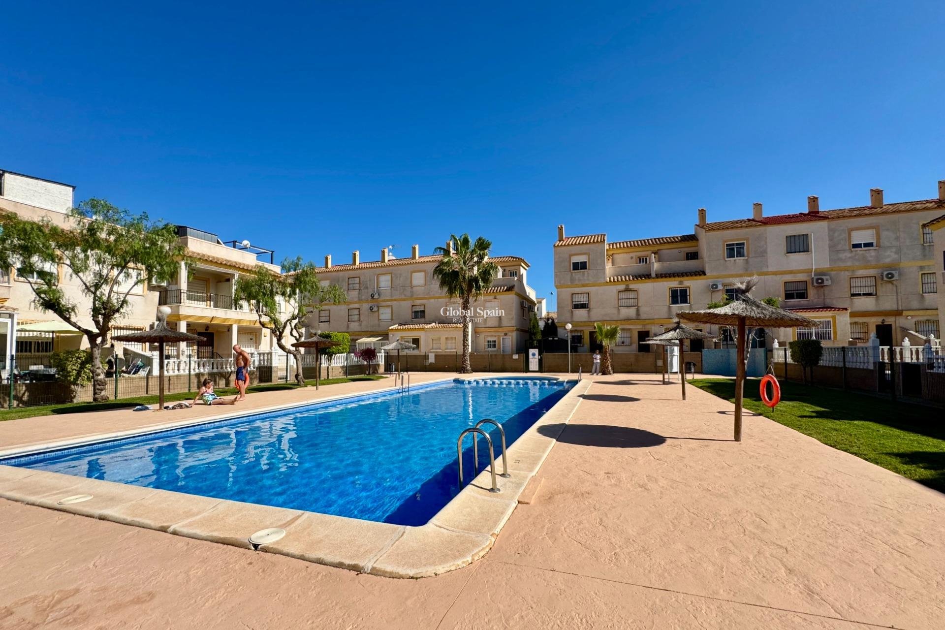 Wederverkoop - HUIS -
ORIHUELA COSTA - Las Filipinas