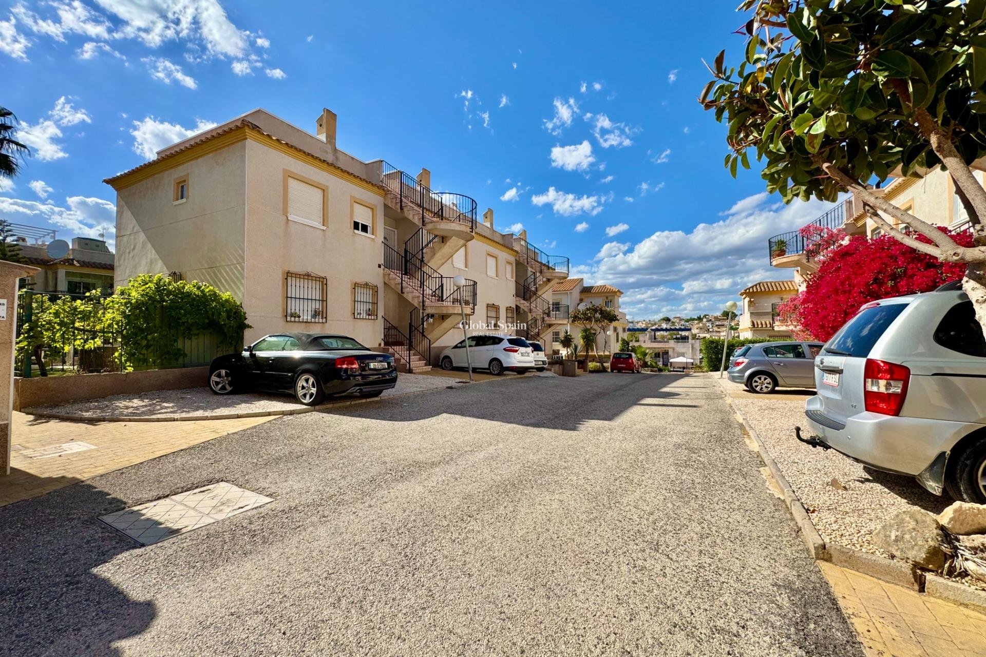 Wederverkoop - HUIS -
ORIHUELA COSTA - Las Filipinas