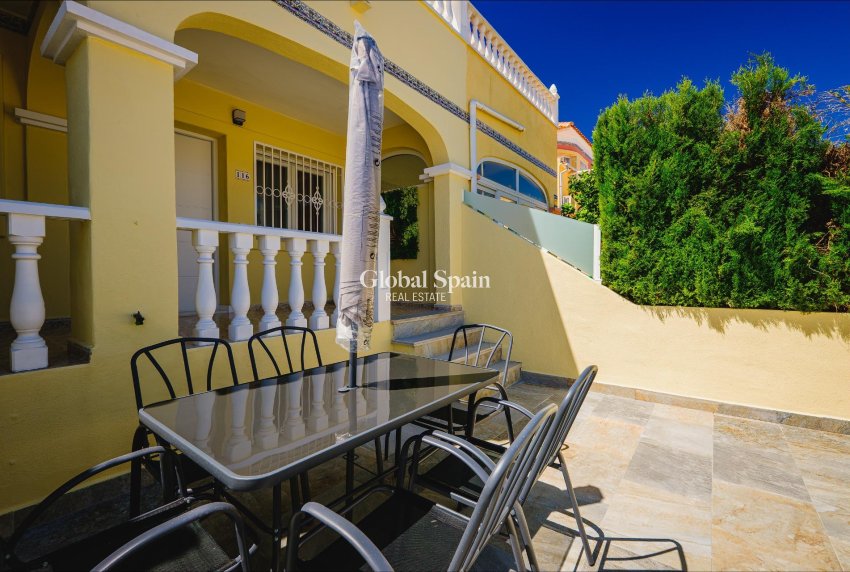 Wederverkoop - HUIS -
ORIHUELA COSTA - Las Filipinas