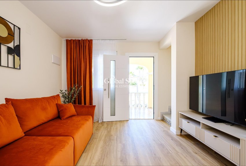 Wederverkoop - HUIS -
ORIHUELA COSTA - Las Filipinas