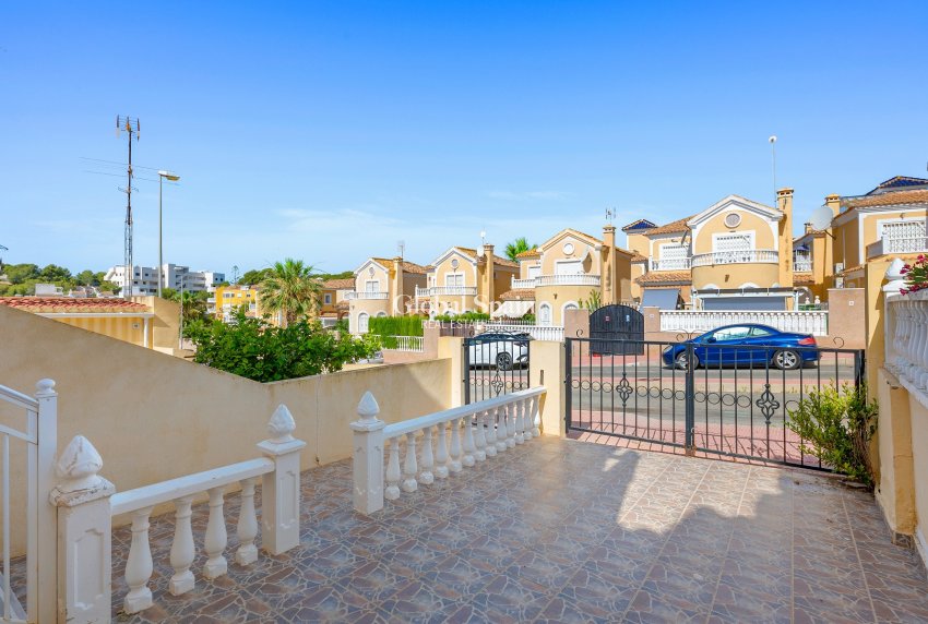 Wederverkoop - HUIS -
ORIHUELA COSTA - Las Filipinas