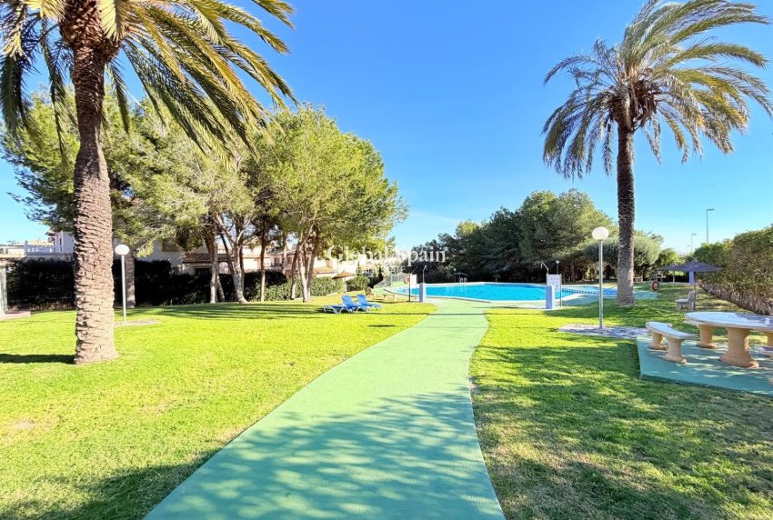 Wederverkoop - HUIS -
ORIHUELA COSTA - Las Filipinas