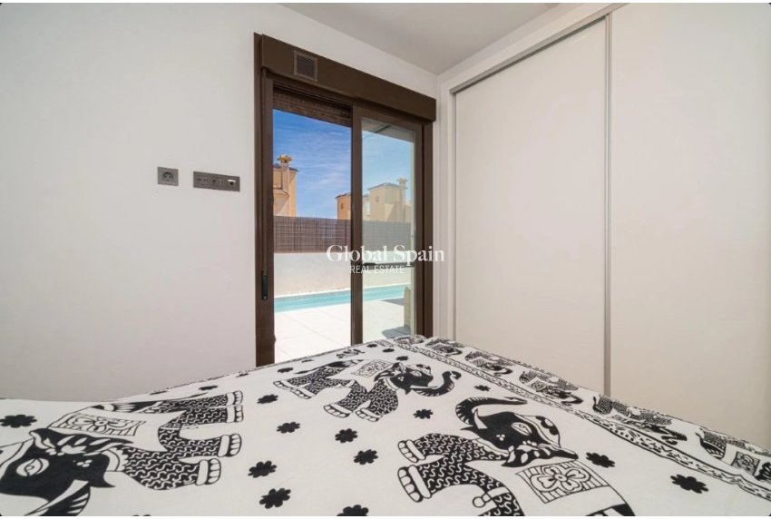 Wederverkoop - Huis -
ORIHUELA COSTA - Lomas de Cabo Roig