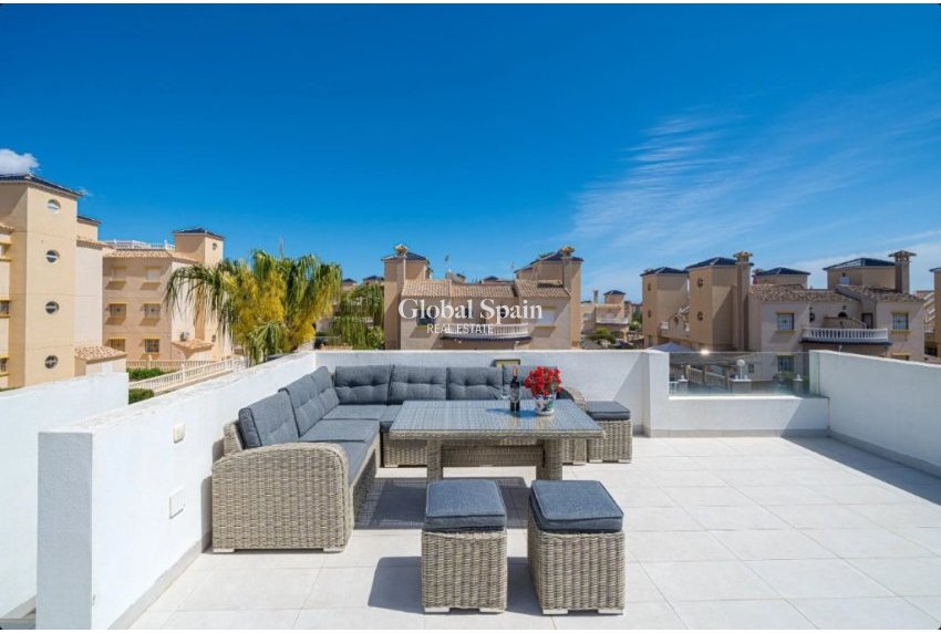 Wederverkoop - Huis -
ORIHUELA COSTA - Lomas de Cabo Roig