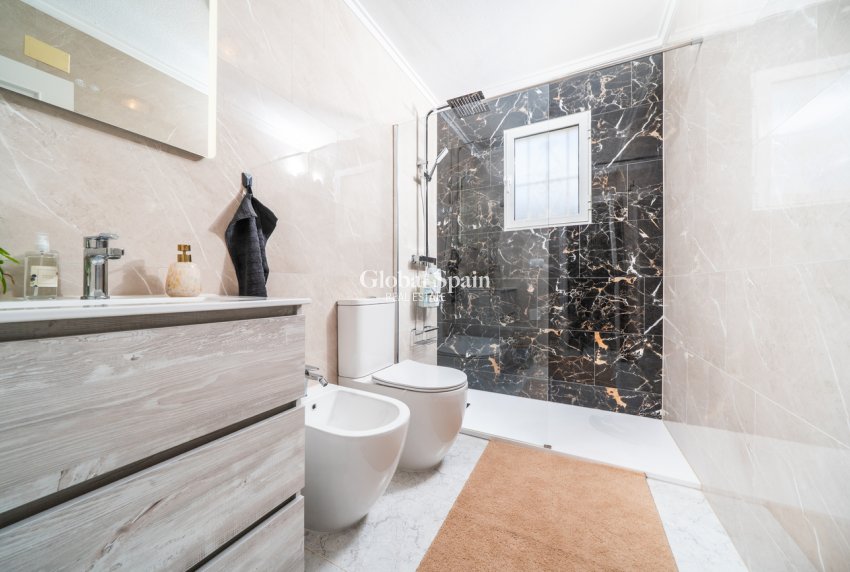 Wederverkoop - HUIS -
ORIHUELA COSTA - Los Almendros - La Florida