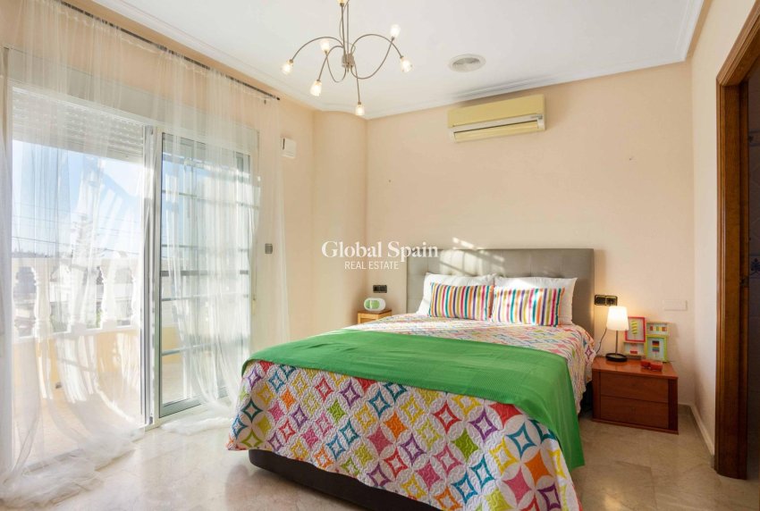 Wederverkoop - HUIS -
ORIHUELA COSTA - Los Almendros-la Florida