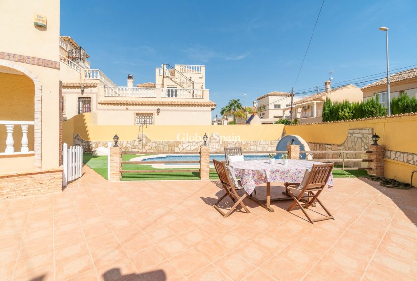 Wederverkoop - HUIS -
ORIHUELA COSTA - Los Almendros-la Florida