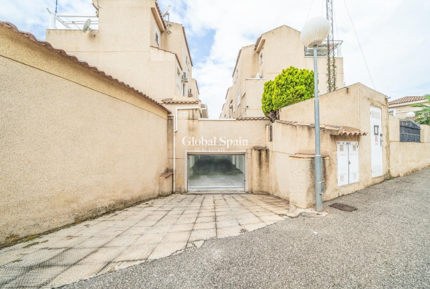 Wederverkoop - HUIS -
ORIHUELA COSTA - Los Almendros-la Florida