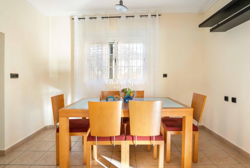 Wederverkoop - HUIS -
ORIHUELA COSTA - Los Almendros-la Florida