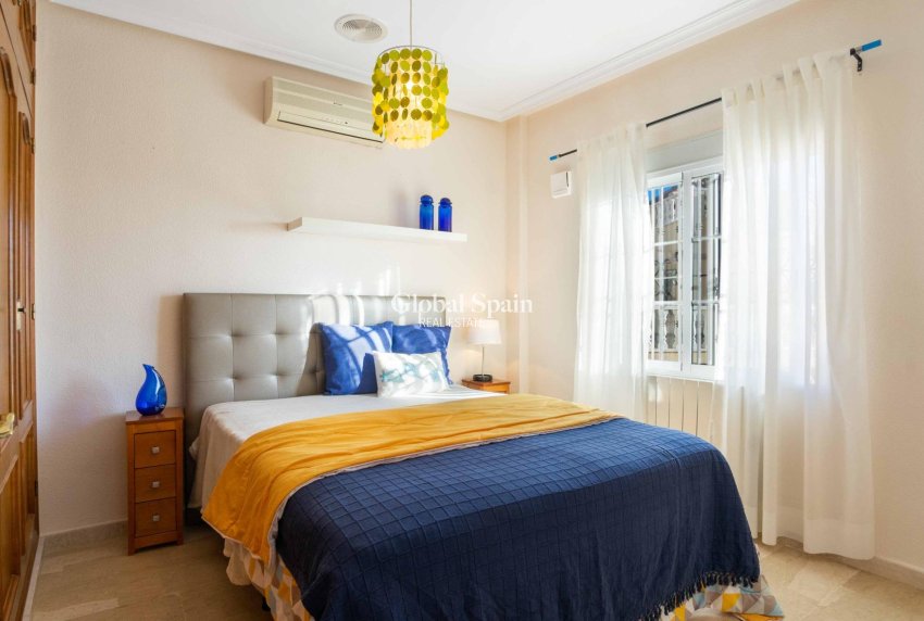 Wederverkoop - HUIS -
ORIHUELA COSTA - Los Almendros-la Florida