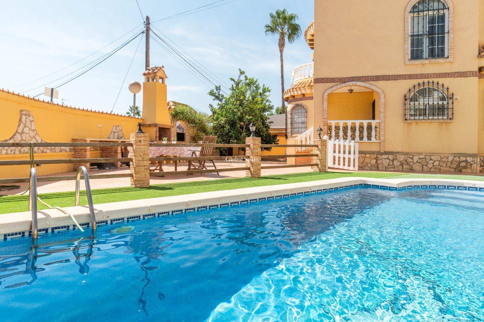 Wederverkoop - HUIS -
ORIHUELA COSTA - Los Almendros-la Florida