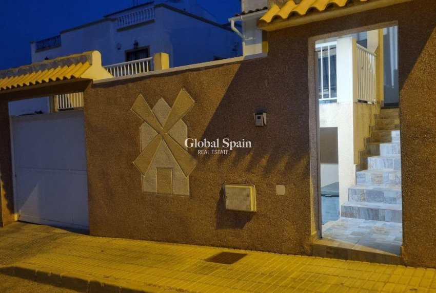 Wederverkoop - HUIS -
ORIHUELA COSTA - Los Almendros-la Florida