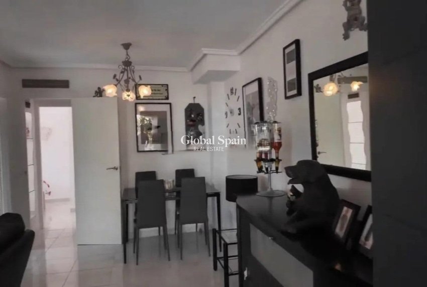 Wederverkoop - HUIS -
ORIHUELA COSTA - Los Almendros-la Florida