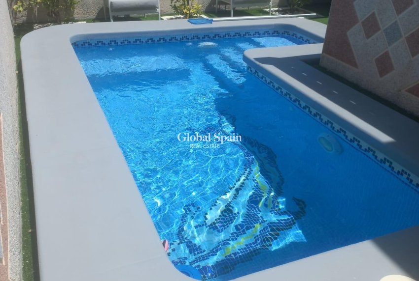 Wederverkoop - HUIS -
ORIHUELA COSTA - Los Almendros-la Florida