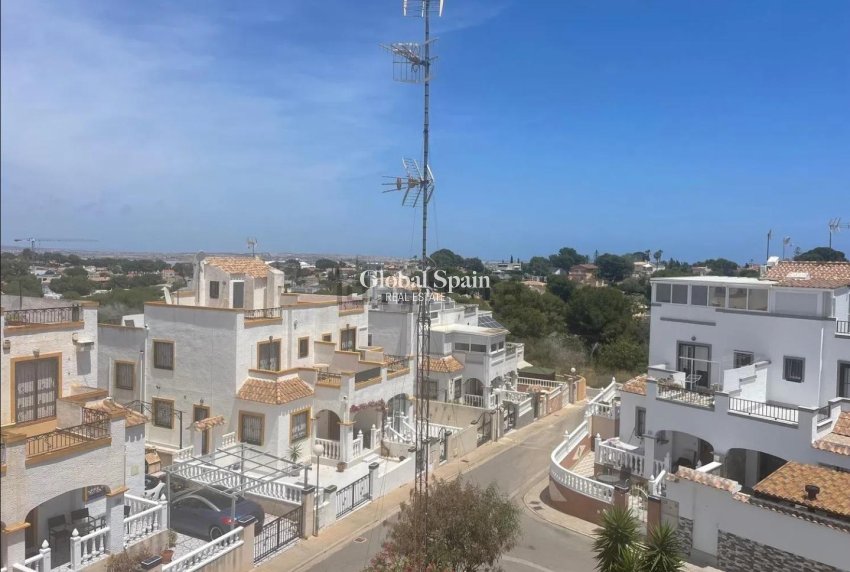 Wederverkoop - HUIS -
ORIHUELA COSTA - Los Almendros-la Florida