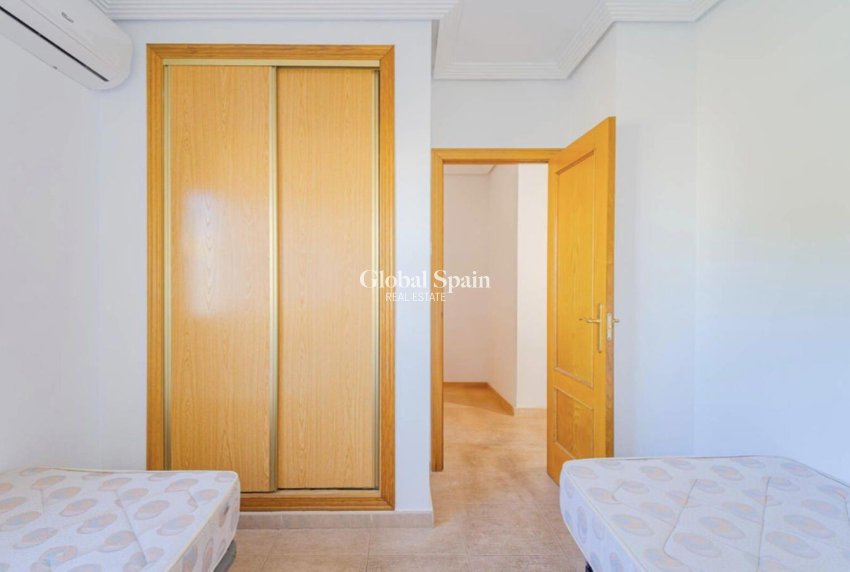 Wederverkoop - HUIS -
ORIHUELA COSTA - Los Altos