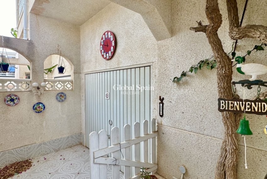 Wederverkoop - HUIS -
ORIHUELA COSTA - LOS BALCONES - LOS ALTOS