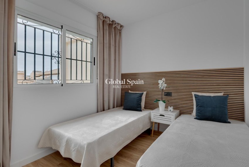 Wederverkoop - HUIS -
ORIHUELA COSTA - LOS BALCONES - LOS ALTOS