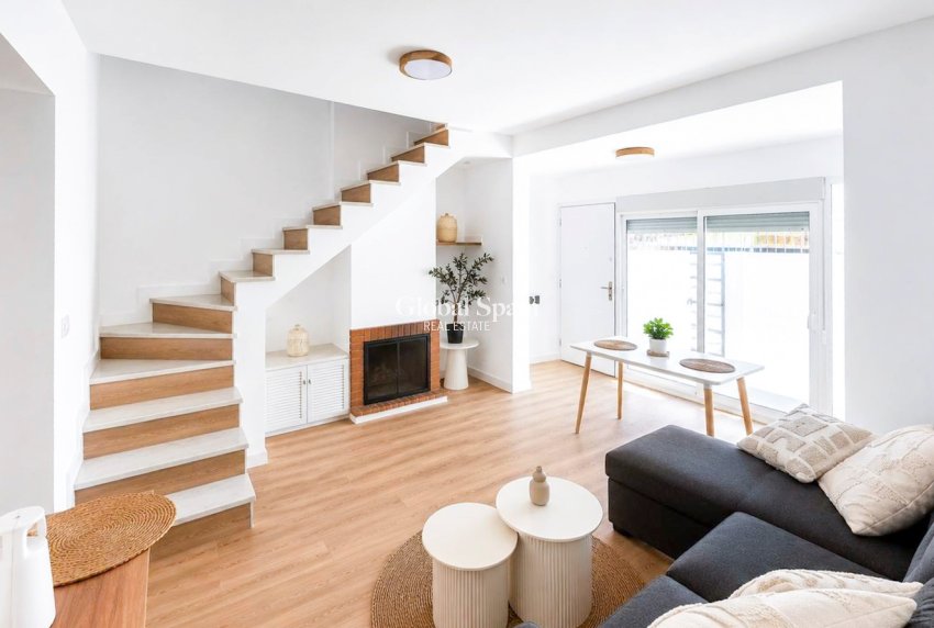 Wederverkoop - HUIS -
ORIHUELA COSTA - LOS BALCONES - LOS ALTOS