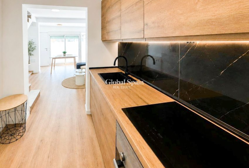 Wederverkoop - HUIS -
ORIHUELA COSTA - LOS BALCONES - LOS ALTOS