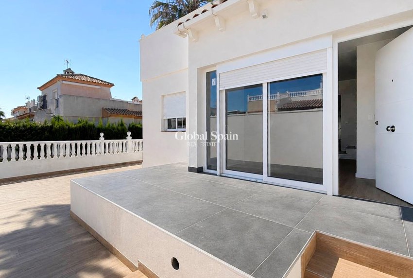 Wederverkoop - HUIS -
ORIHUELA COSTA - LOS BALCONES - LOS ALTOS