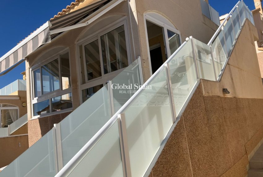 Wederverkoop - HUIS -
ORIHUELA COSTA - LOS BALCONES - LOS ALTOS