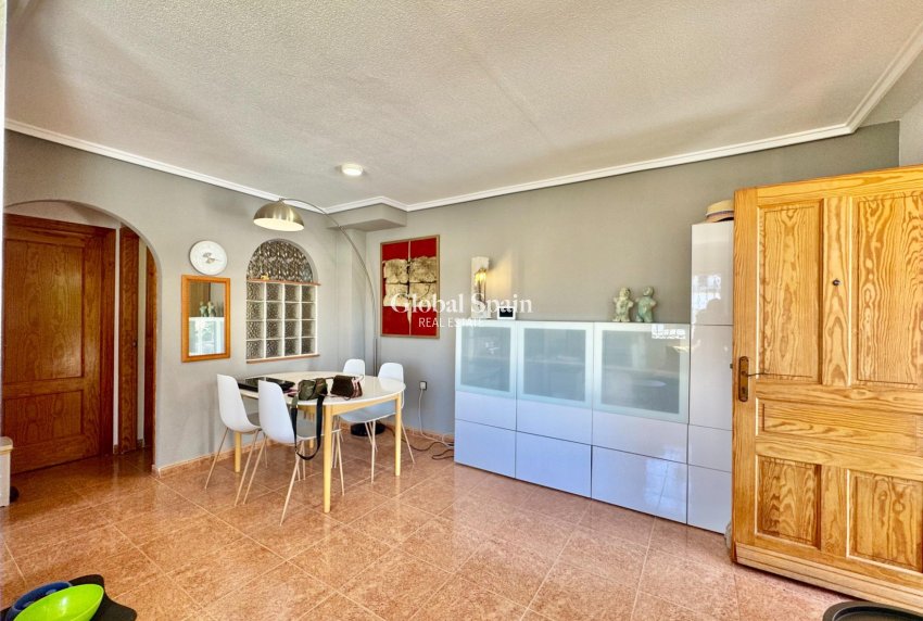 Wederverkoop - HUIS -
ORIHUELA COSTA - LOS BALCONES - LOS ALTOS