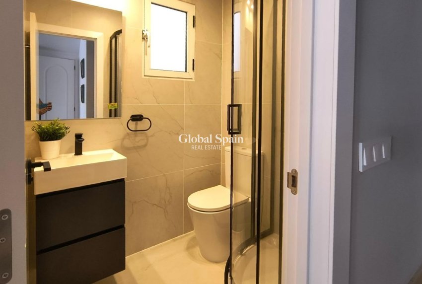 Wederverkoop - HUIS -
ORIHUELA COSTA - LOS BALCONES - LOS ALTOS