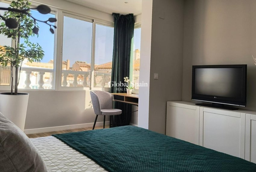 Wederverkoop - HUIS -
ORIHUELA COSTA - LOS BALCONES - LOS ALTOS