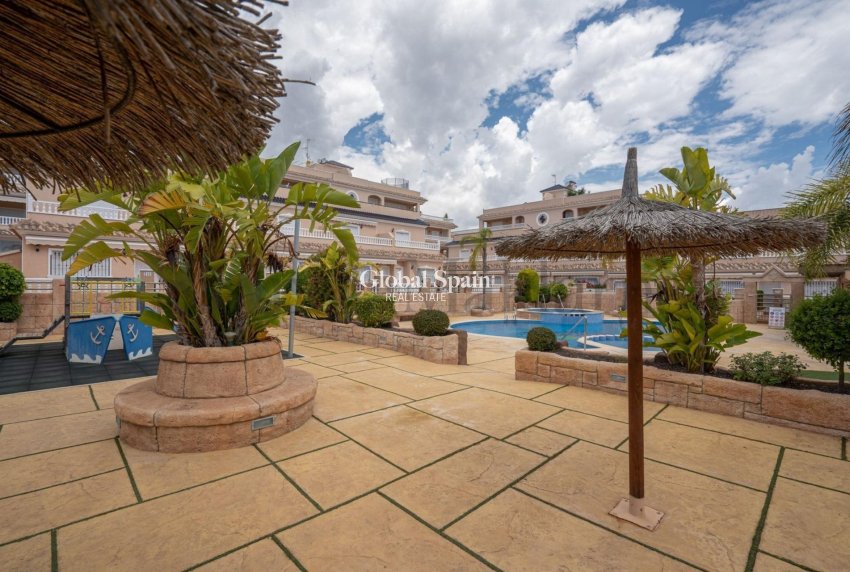 Wederverkoop - HUIS -
ORIHUELA COSTA - Los Dolses