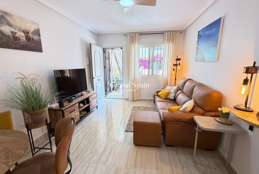 Wederverkoop - HUIS -
ORIHUELA COSTA - Los Dolses