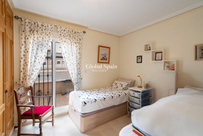 Wederverkoop - HUIS -
ORIHUELA COSTA - Los Dolses