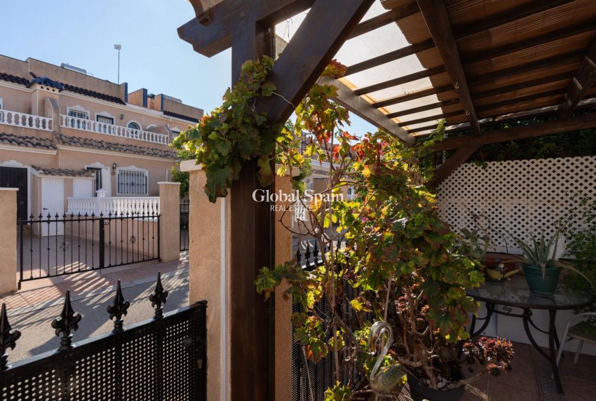 Wederverkoop - HUIS -
ORIHUELA COSTA - Los Dolses