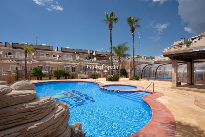 Wederverkoop - HUIS -
ORIHUELA COSTA - Los Dolses