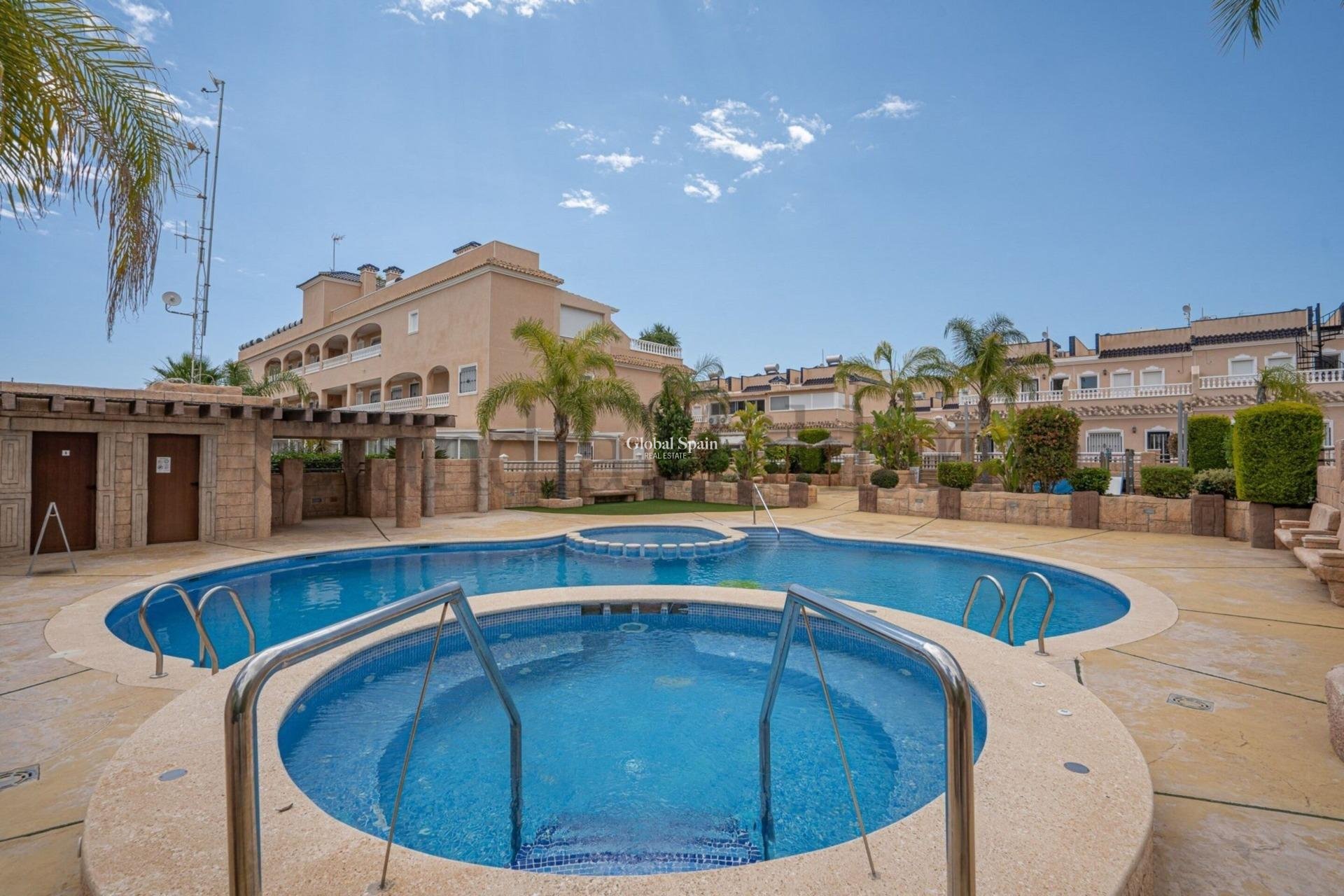 Wederverkoop - HUIS -
ORIHUELA COSTA - Los Dolses