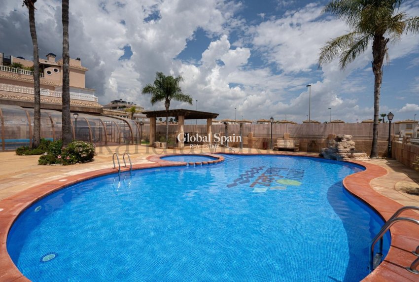 Wederverkoop - HUIS -
ORIHUELA COSTA - Los Dolses