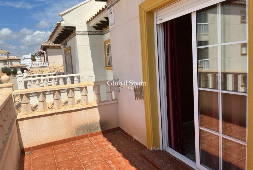 Wederverkoop - HUIS -
ORIHUELA COSTA - Montezenia