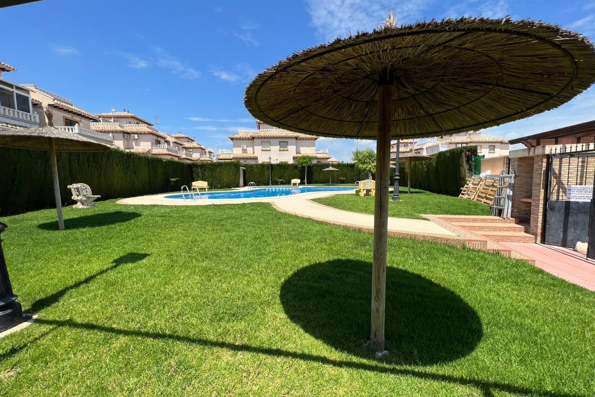 Wederverkoop - HUIS -
ORIHUELA COSTA - Montezenia