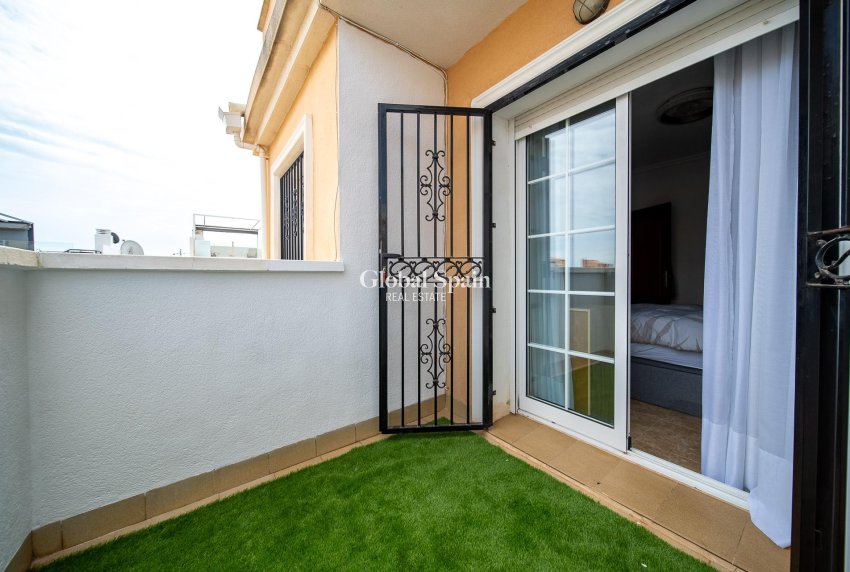 Wederverkoop - HUIS -
ORIHUELA COSTA - Pau 26