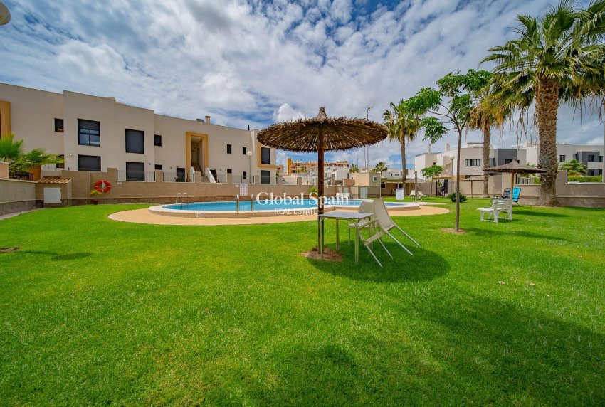 Wederverkoop - HUIS -
ORIHUELA COSTA - Pau 26