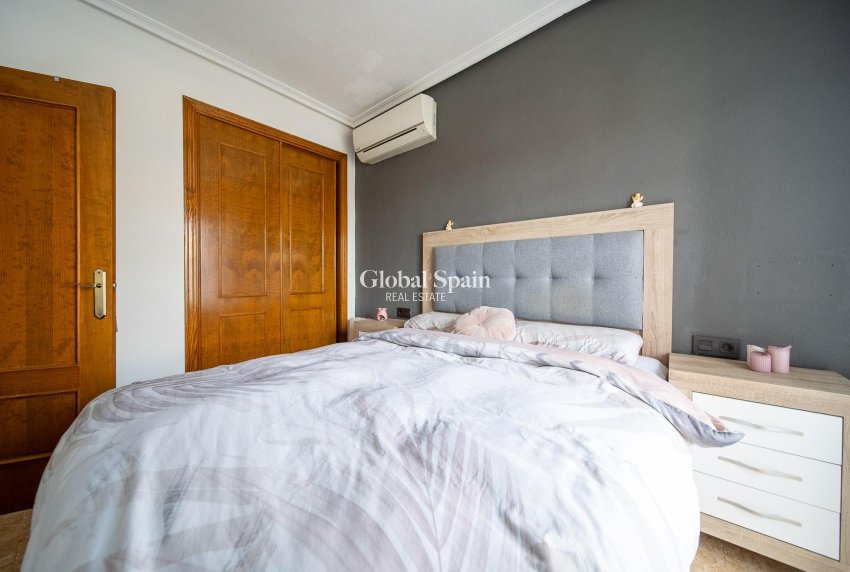 Wederverkoop - HUIS -
ORIHUELA COSTA - Pau 26