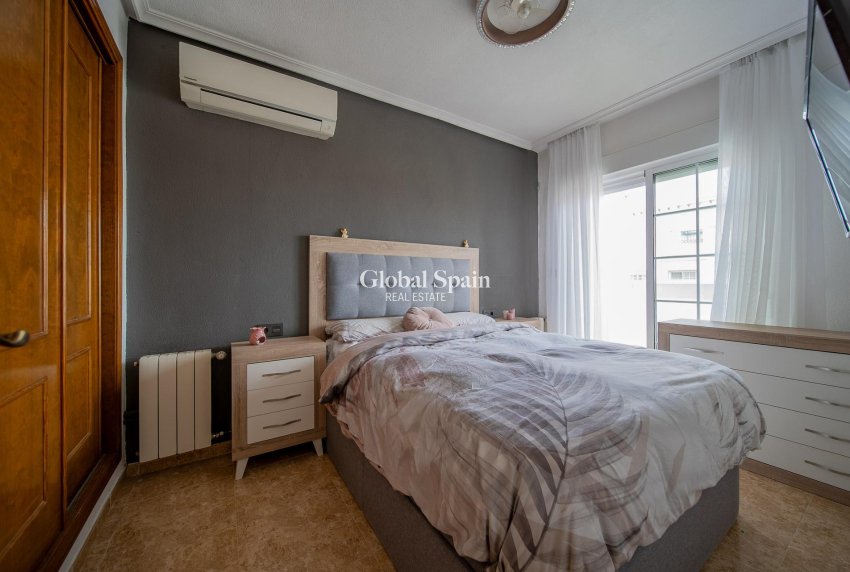 Wederverkoop - HUIS -
ORIHUELA COSTA - Pau 26