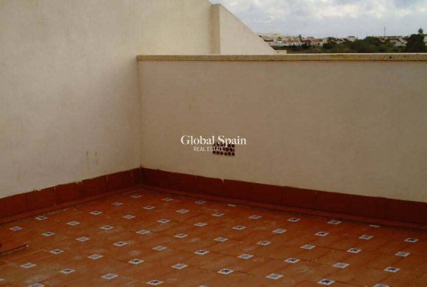 Wederverkoop - HUIS -
ORIHUELA COSTA - PAU 8