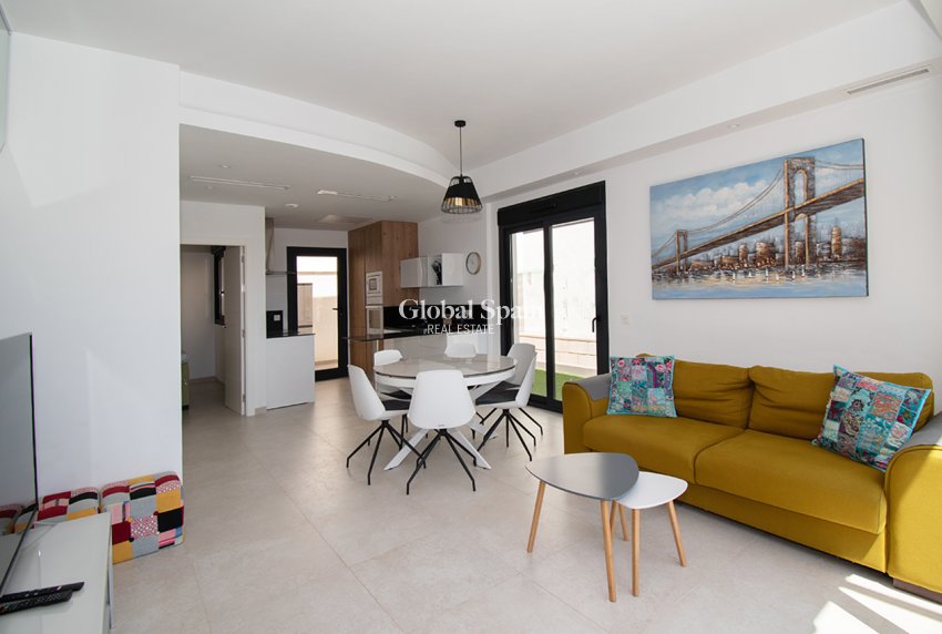 Wederverkoop - HUIS -
ORIHUELA COSTA - pau26