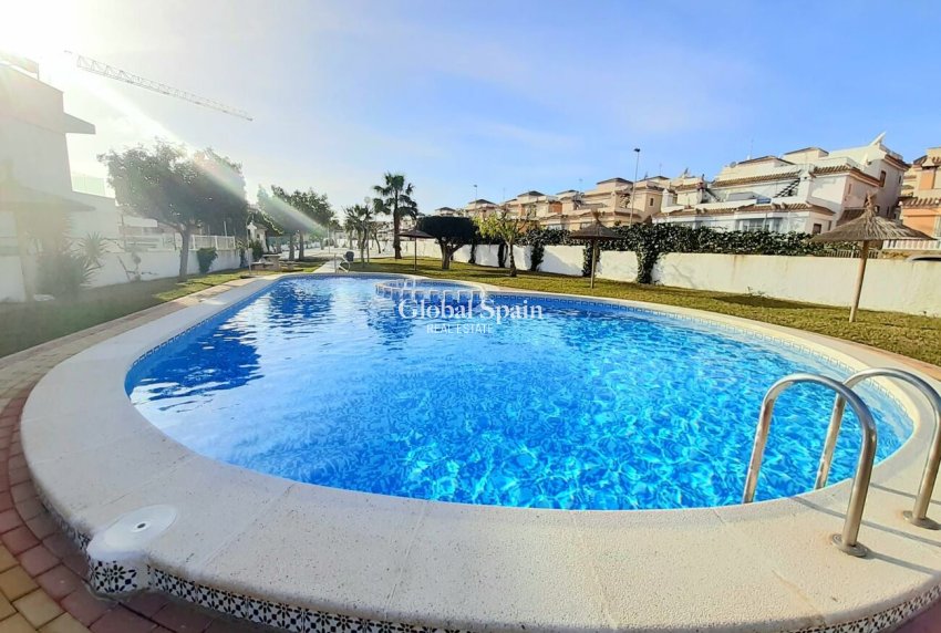Wederverkoop - HUIS -
ORIHUELA COSTA - pau26