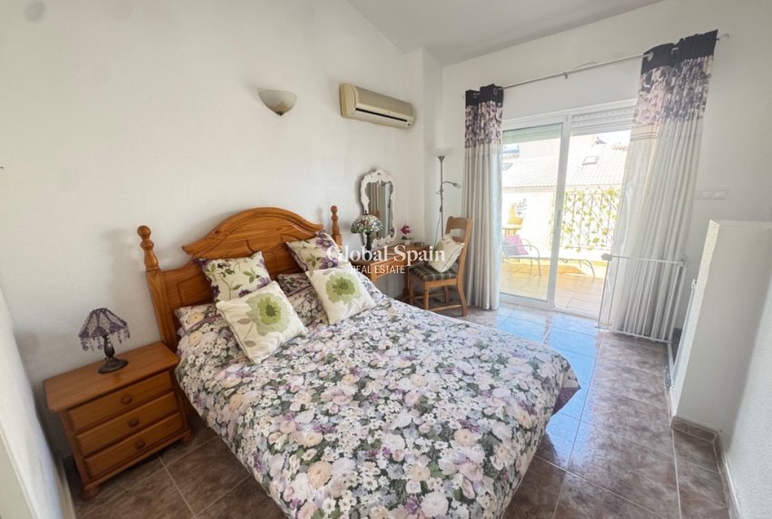 Wederverkoop - Huis -
ORIHUELA COSTA - Playa Flamenca