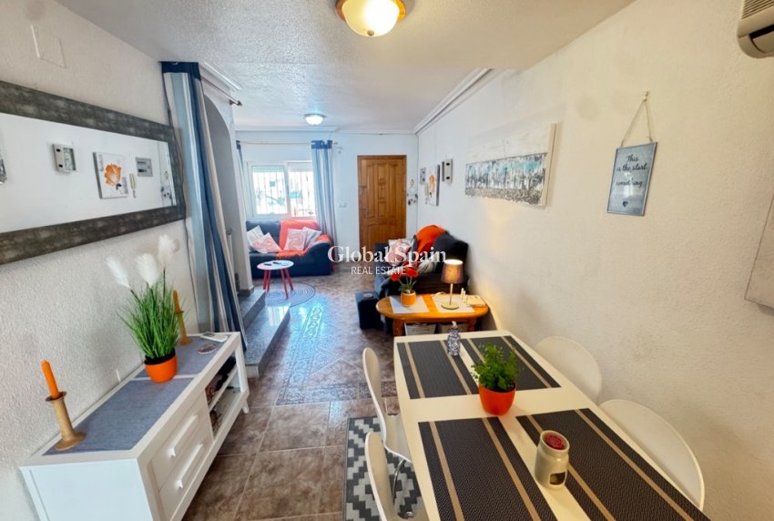 Wederverkoop - Huis -
ORIHUELA COSTA - Playa Flamenca