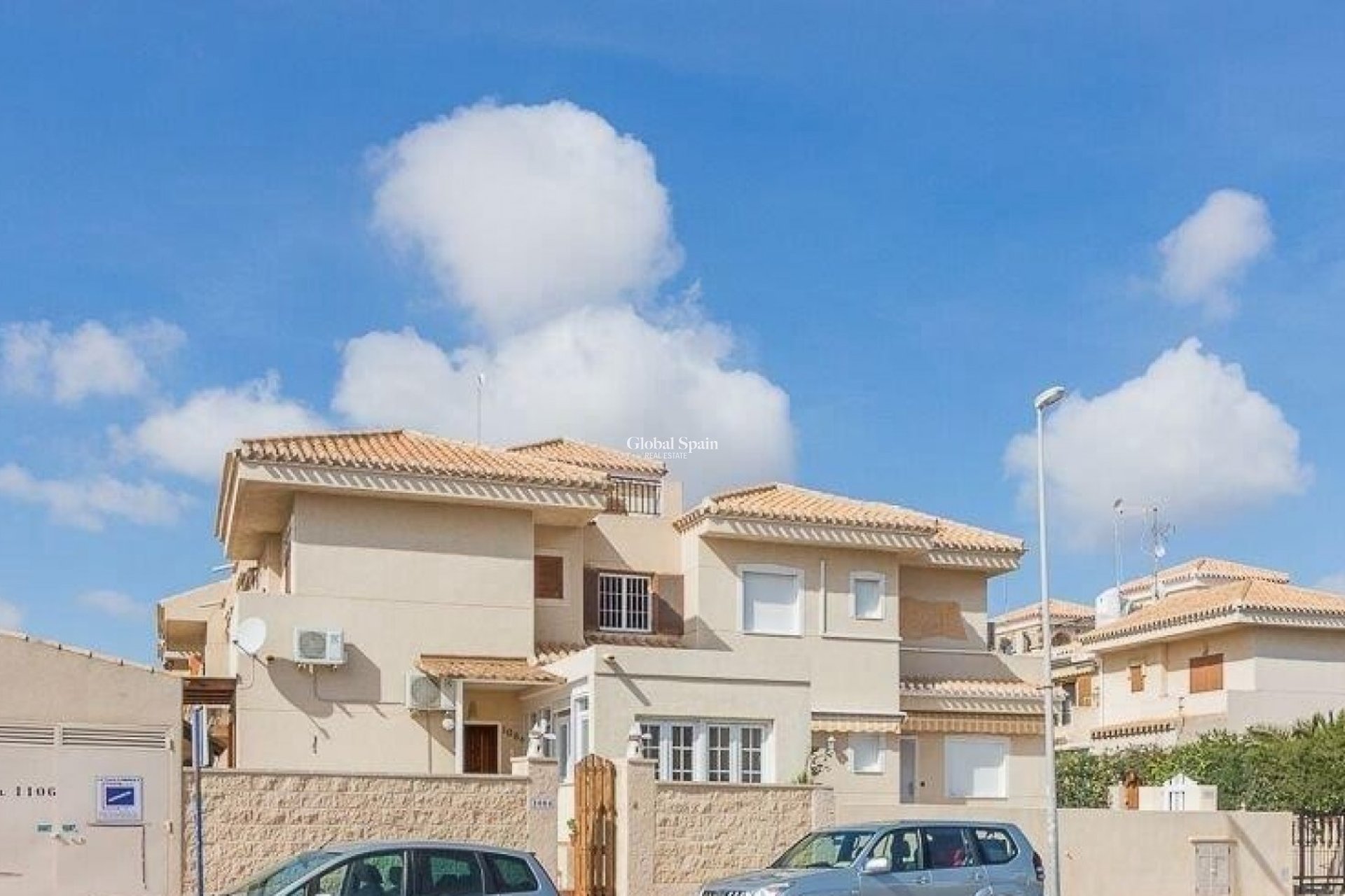 Wederverkoop - HUIS -
ORIHUELA COSTA - Playa Flamenca