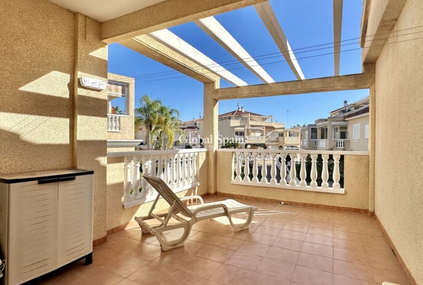 Wederverkoop - HUIS -
ORIHUELA COSTA - Playa Flamenca