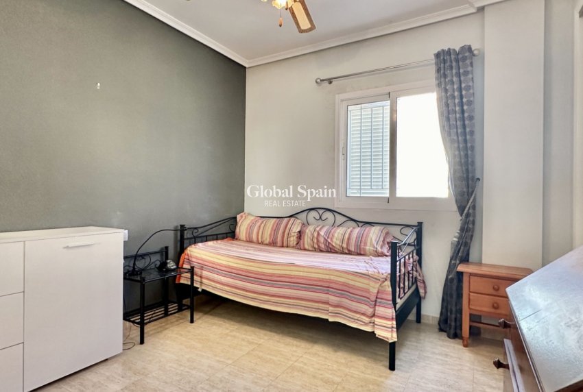 Wederverkoop - HUIS -
ORIHUELA COSTA - Playa Flamenca